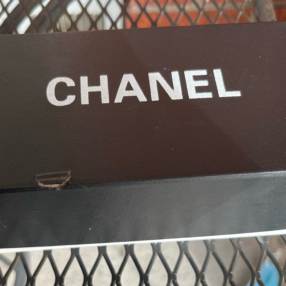 CHANEL Women's Sunglasses with Black and Pink Hues - Picture 16 of 16